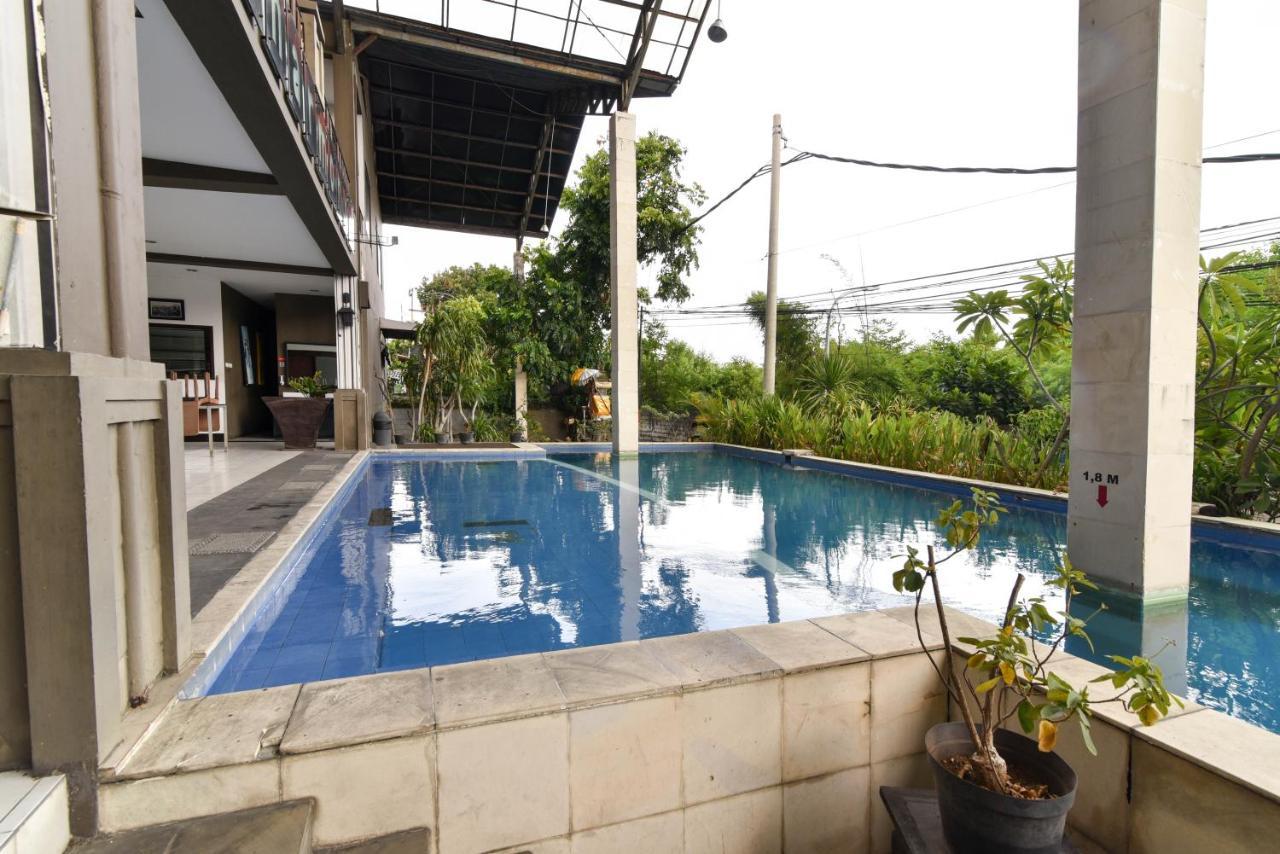 RedDoorz Plus @ Raya Legian Exterior foto