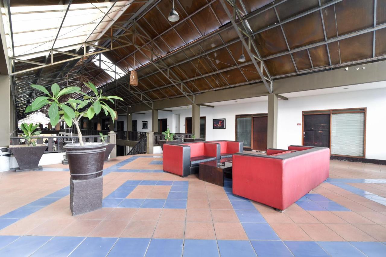 RedDoorz Plus @ Raya Legian Exterior foto