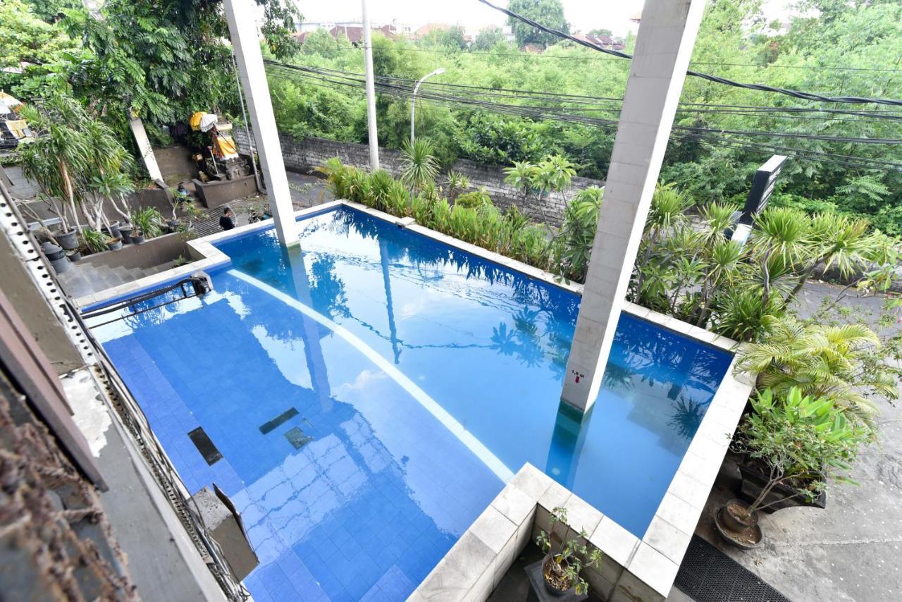 RedDoorz Plus @ Raya Legian Exterior foto