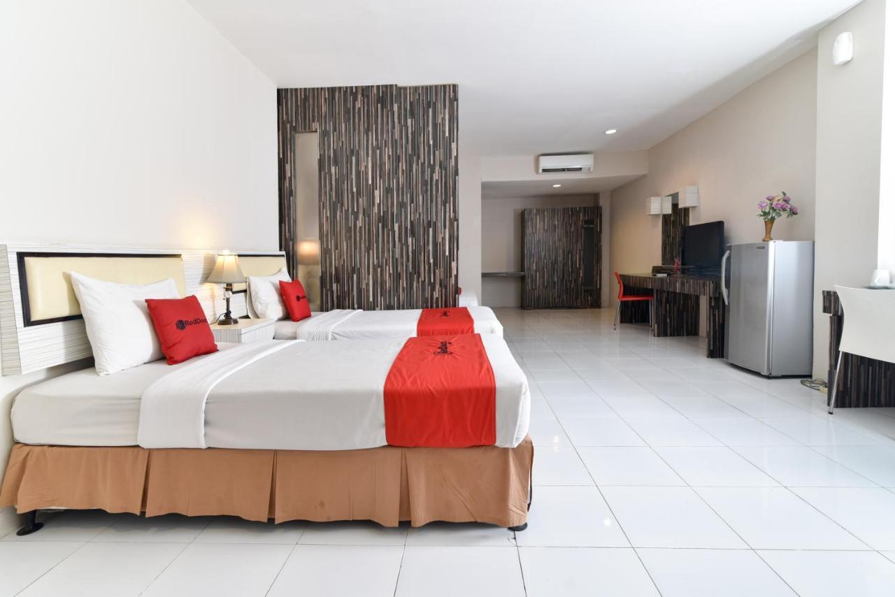RedDoorz Plus @ Raya Legian Exterior foto
