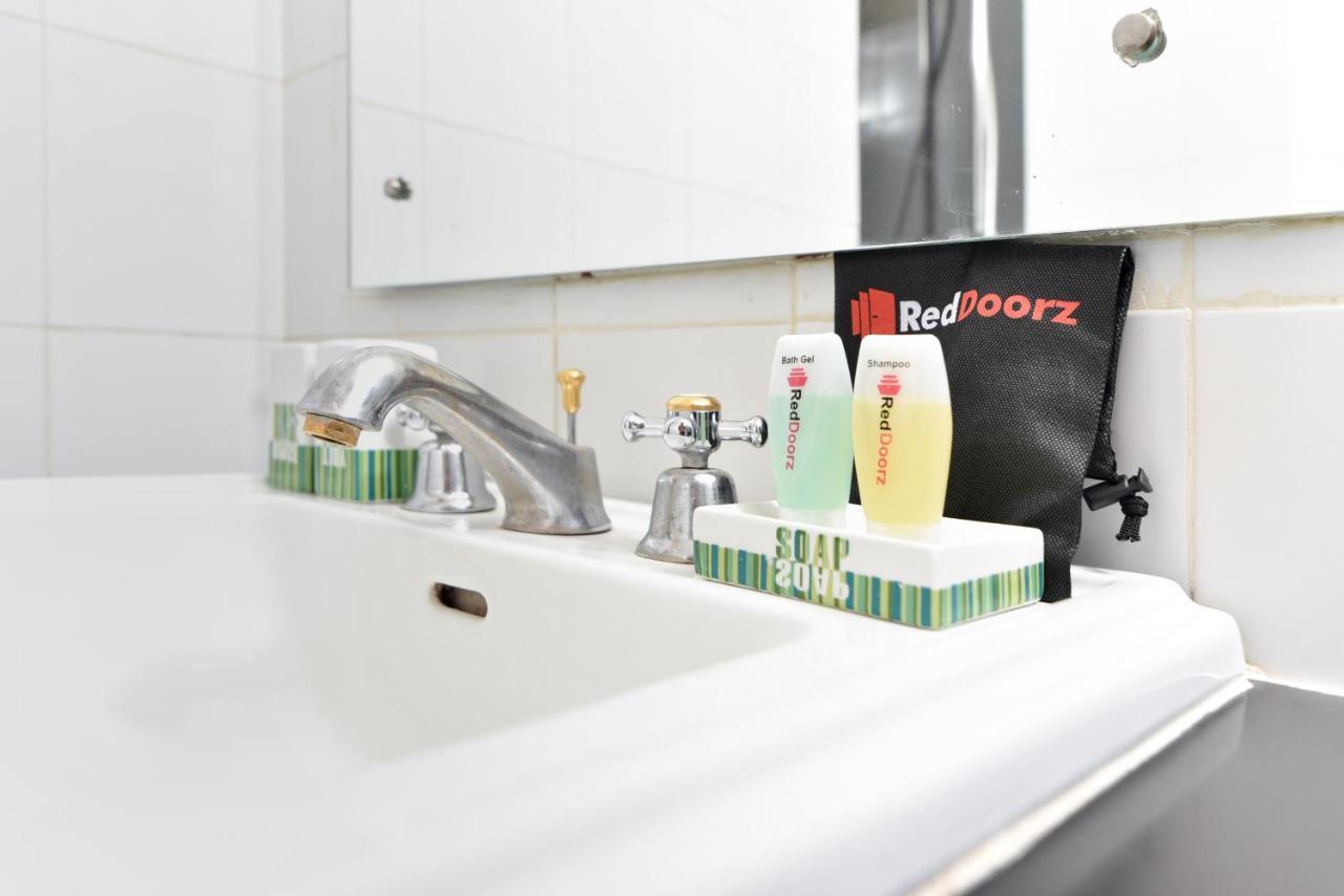 RedDoorz Plus @ Raya Legian Exterior foto